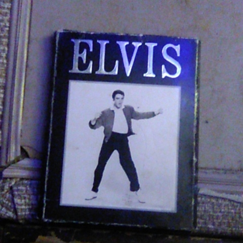 Elvis cards (  12 ) mint cond.